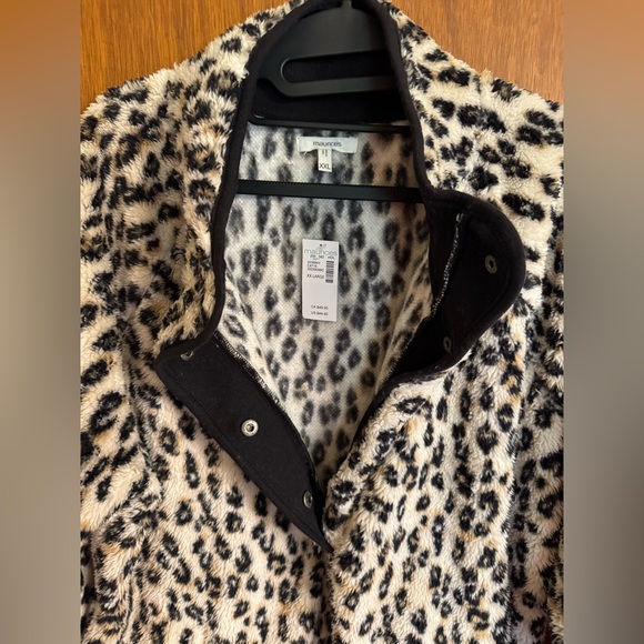 New with tags ladies size XXL Maurices animal print fuzzy pullover - Picture 10 of 15